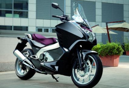 هوندا إنتيغرا  تجمع بين مزايا السكوتر والدراجة النارية